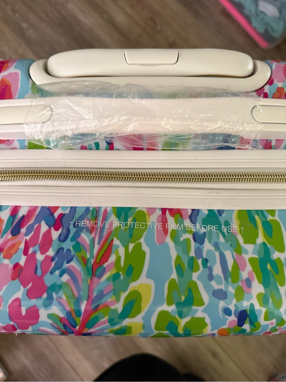 Lilly Pulitzer Hard Shell Carry-On Suitcase - Picture 3 of 9